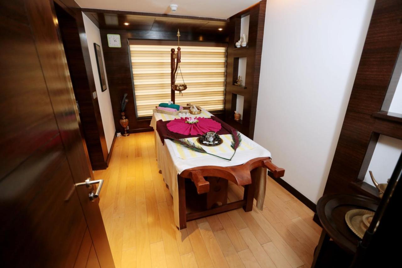 Hotel Madin Váránaszi Kültér fotó