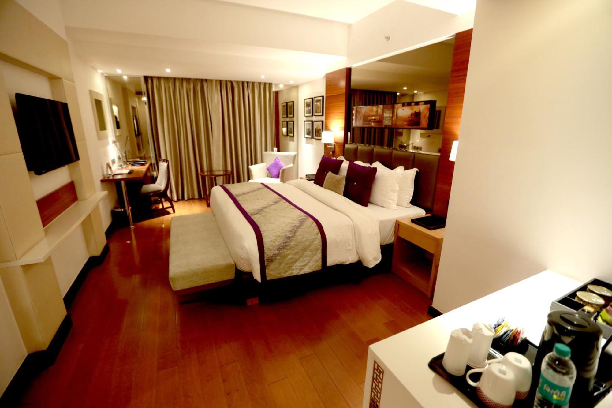 Hotel Madin Váránaszi Kültér fotó