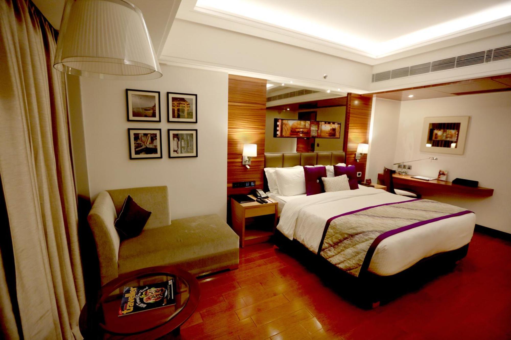 Hotel Madin Váránaszi Kültér fotó